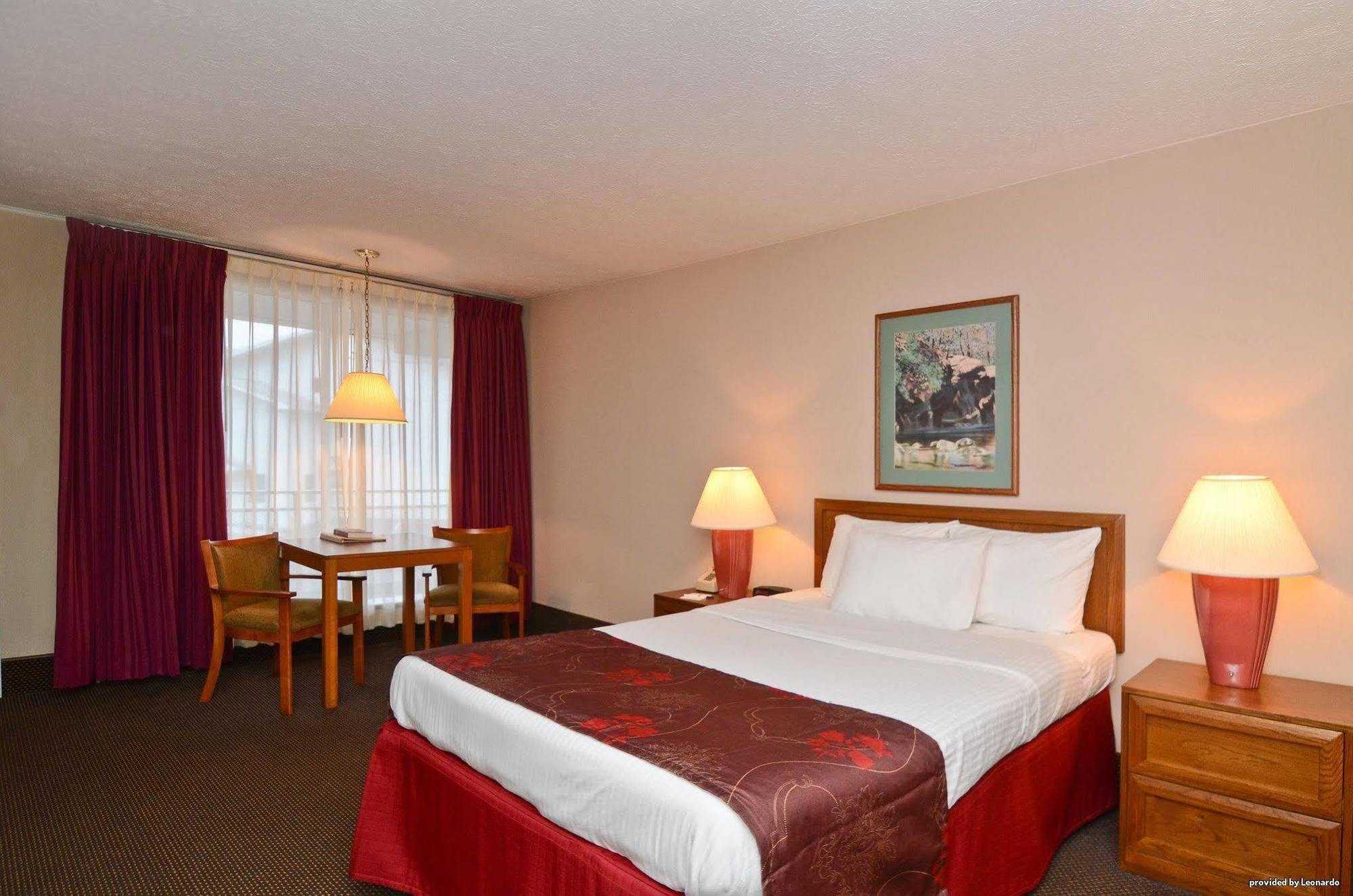 Days Inn By Wyndham Breezewood Exterior foto
